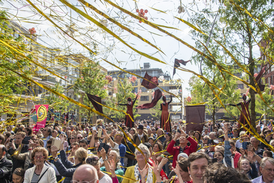 910792 Afbeelding van de openingsdag van Leidsche Rijn Centrum (Brusselplein) te Utrecht.